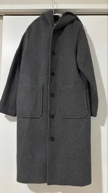 후드 부착 그레이 롱 코트 beamsboy