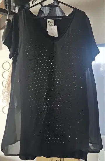 PARADISE 블랙 V넥 반팔 T셔츠