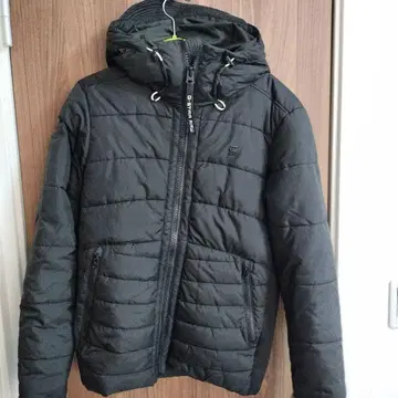 G-STAR RAW 후드 부착 블랙 다운 자켓