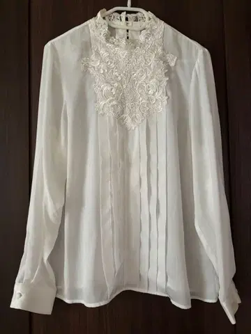 LA BELLE ETUDE 레이스 자수 블라우스