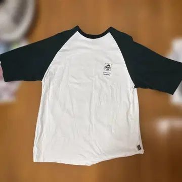 그래픽 T셔츠 래글런 슬리브