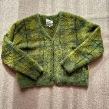 올리브 그린 체크 무늬 가디건