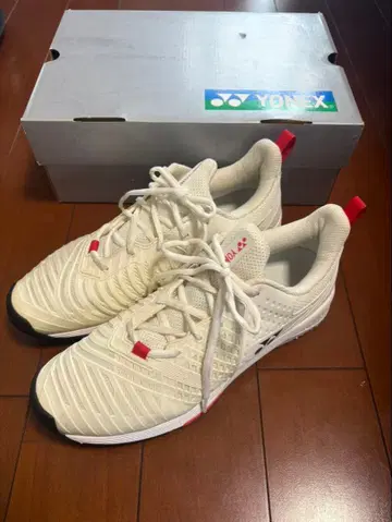 YONEX 테니스화 화이트 빨간색 악센트