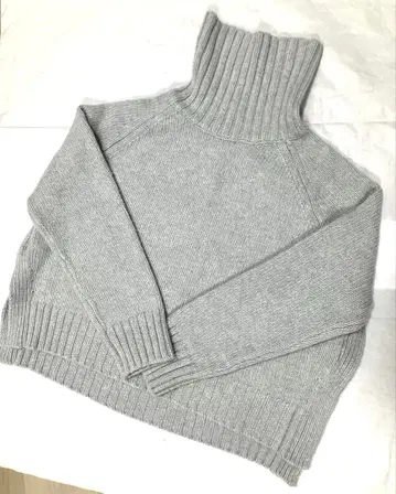 뷰티 앤 유스 터틀넥 스웨터 그레이