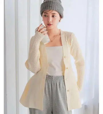 고베 레터스 V넥 페플럼 리브 가디건 아이보리