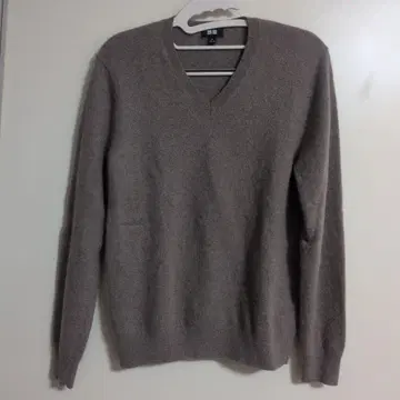 UNIQLO 캐시미어 V넥 스웨터 M 사이즈