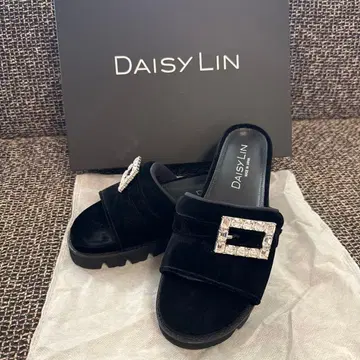 Daisy Lin 블랙 벨벳 샌들