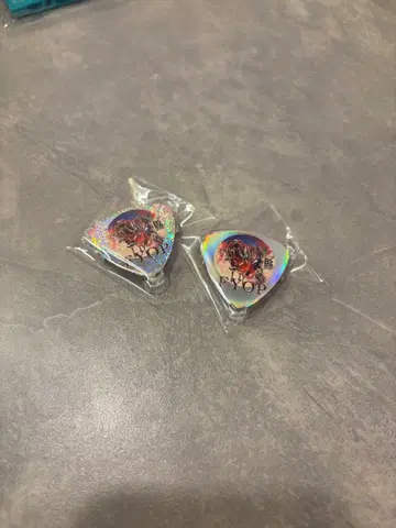 B'z FYOP 가챠 피크 배지 2개 세트