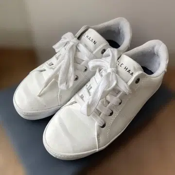 콜한 스니커즈 화이트 24cm