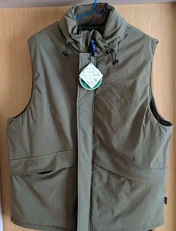 올리브 그린 후드 부착 베스트