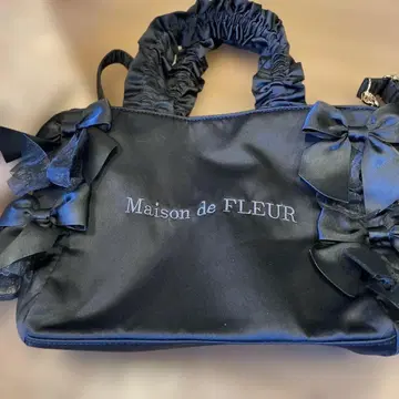 Maison de FLEUR 리본 포함 토트백 블랙