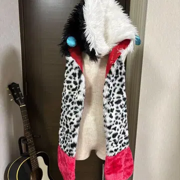 후드 부착 머플러 크루엘라