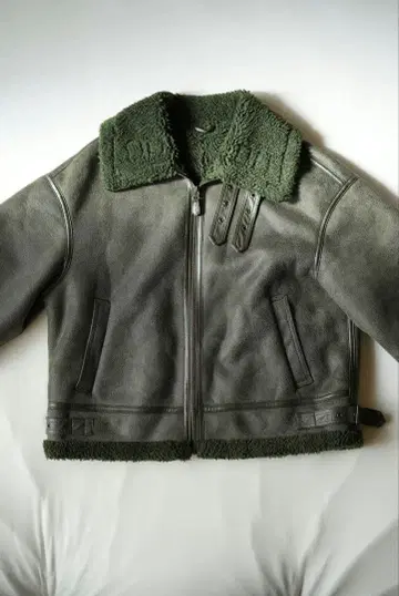 올리브 그린 무스탕 자켓 보아 카라 부착