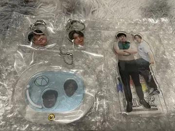 예를 들어 불꽃 아크릴 키링 & 아크릴 스탠드 세트