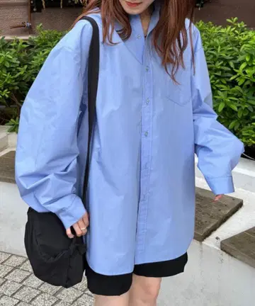 ISOOK 라이트 블루 오버 사이즈 셔츠