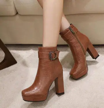 컨디션 최상 크로커다일 무늬 사이드 지퍼 부츠 하이힐