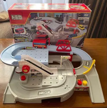 토미카와 달리자! 빙글빙글 버스타운