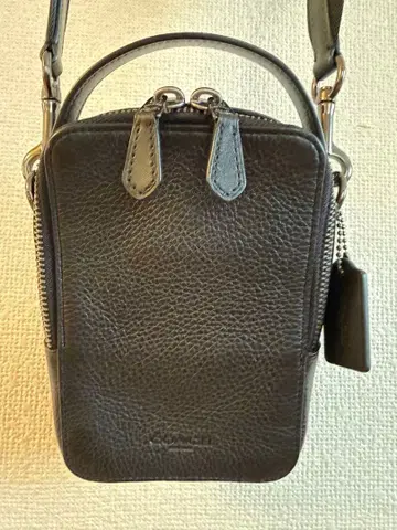 블랙 가죽 숄더백