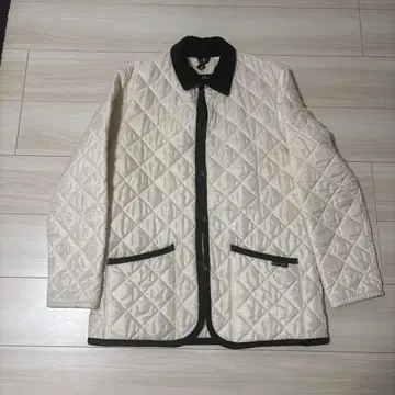 LAVENHAM 화이트 퀼팅 자켓