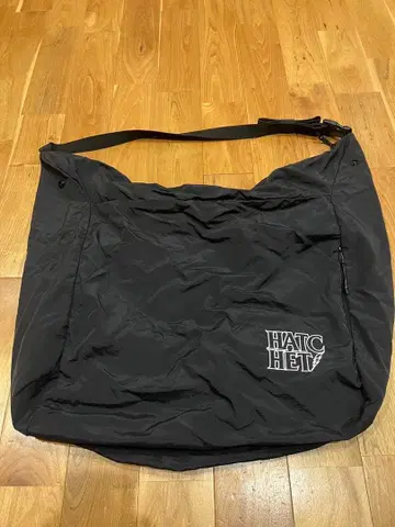 하체트 메탈 워크 스튜디오 숄더백 블랙 자수