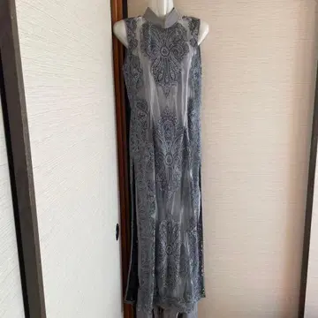 자수 들어간 그레이 아오자이.