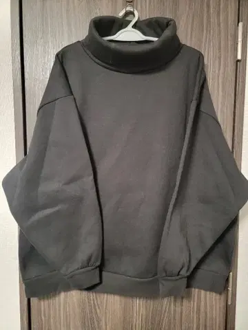 터틀넥 맨투맨 트레이닝복 오버 사이즈 블랙