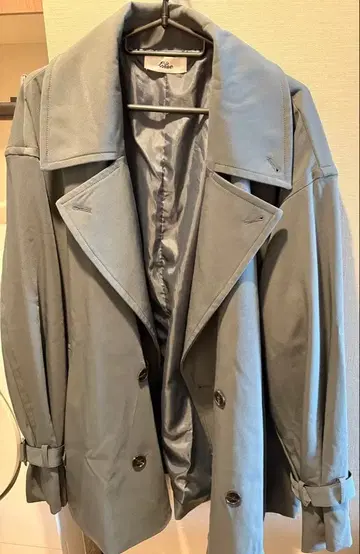 Loose/루스 드레이프 기믹 숏 트렌치코트