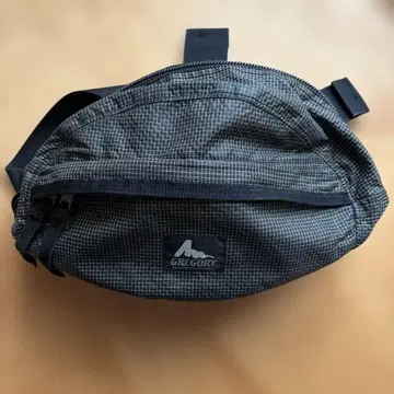 GREGORY 바디백 체크 무늬 블랙 구 로고