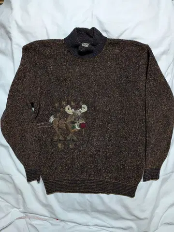 루돌프 자수 하이넥 스웨터