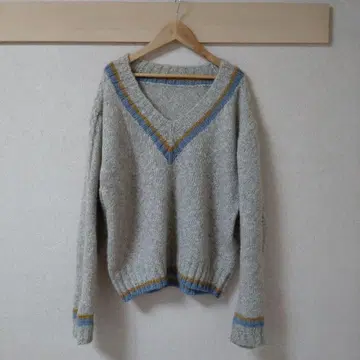 그레이 계열 V넥 스웨터 긴팔 손뜨개질