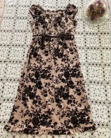 레스트로즈 꽃무늬 벨로아 원피스