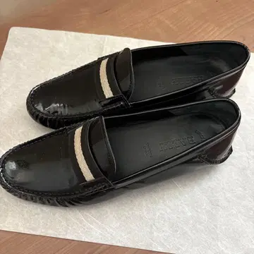 [ 새상품급 ] BALLY 37 블랙 에나멜 로퍼 화이트 스트라이프