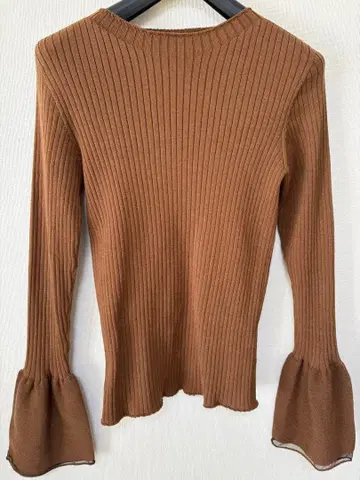 IENA 리브 편 플레어 슬리브 니트