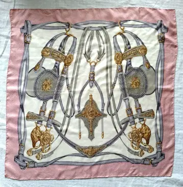 TRUSSARDI 트루사르디 대형 스카프 마구 디자인