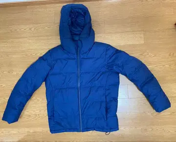 네이비 후드 부착 다운 자켓