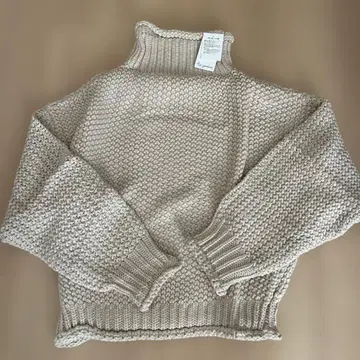 [택 포함] 베이지 하이넥 스웨터 프리 사이즈