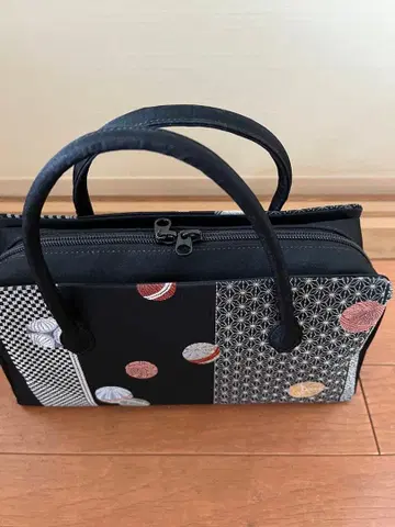 일본 의류용 블랙 기하학 패턴 자수 백