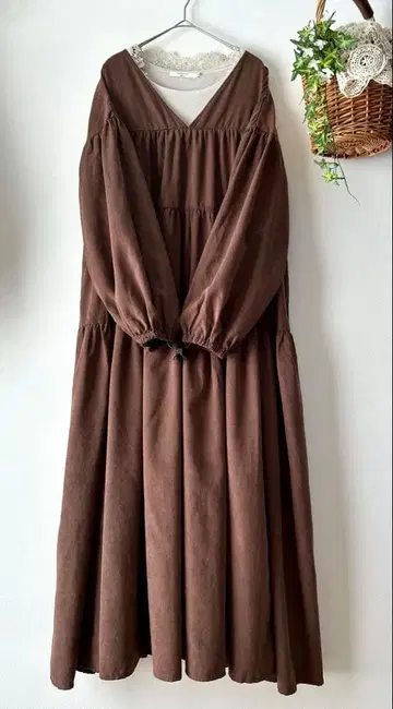 넉넉한 개더 티어드 원피스 브라운 사만사 모스모스 좋아하시는 분께도