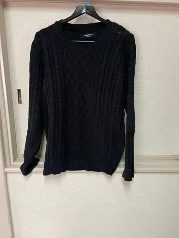 1PIU1UGUALE3 블랙 케이블 니트 스웨터