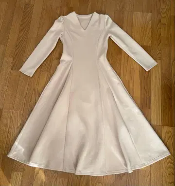 [ 새상품 ] 베이지 V넥 롱 원피스