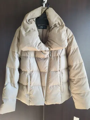 미셸 클라인 카키 다운 자켓 미사용 새상품