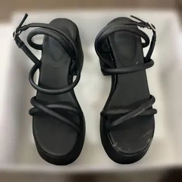 블랙 스트랩 샌들 힐 8cm