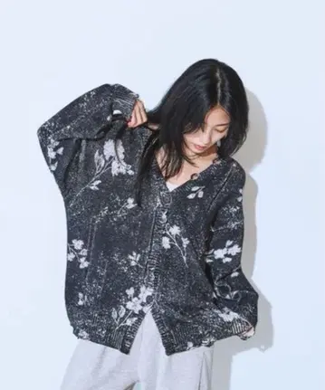 JEANASIS 플라워 프린트 V넥 가디건