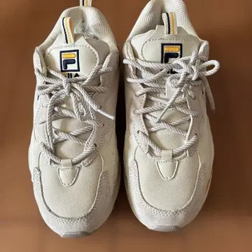 FILA 스니커즈 크림색