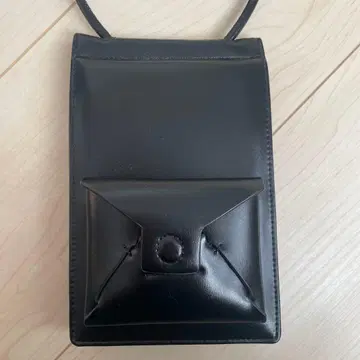 블랙 숄더백 플랩 포함