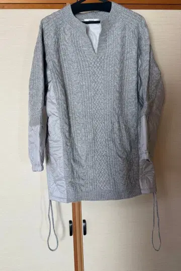 스콧 클럽 라디에이트 퀼팅 도킹 오버 니트 라이트 그레이