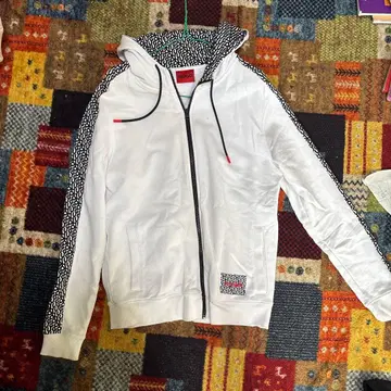 화이트 후드 부착 후드티