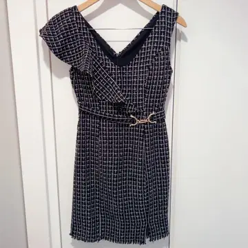 전체 트위드 아지메 숄더 벨트 모티브 부착 타이트 미니 드레스