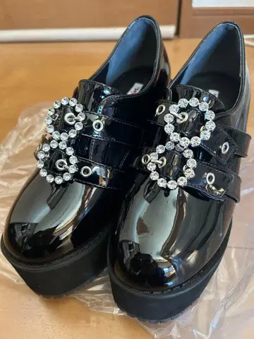 attagirl 통굽 플랫폼 비쥬 벨트 부티 블랙