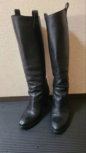 블랙 가죽 롱 부츠 중간 힐